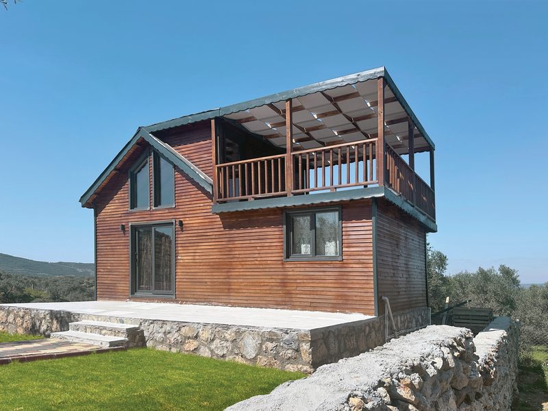 ABANT modelinin uygulanmış hâli — üst katındaki açık loft balkonuyla