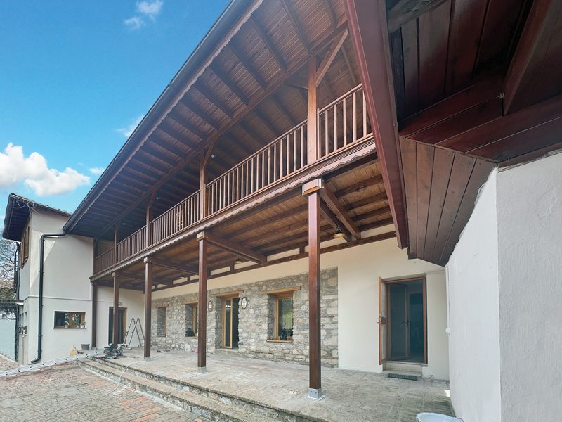 Ahşap Balkon Pergolesi