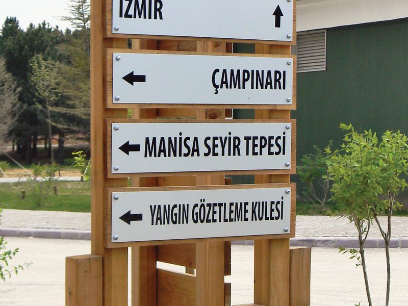 Ahşap Yönlendirme Tabelası